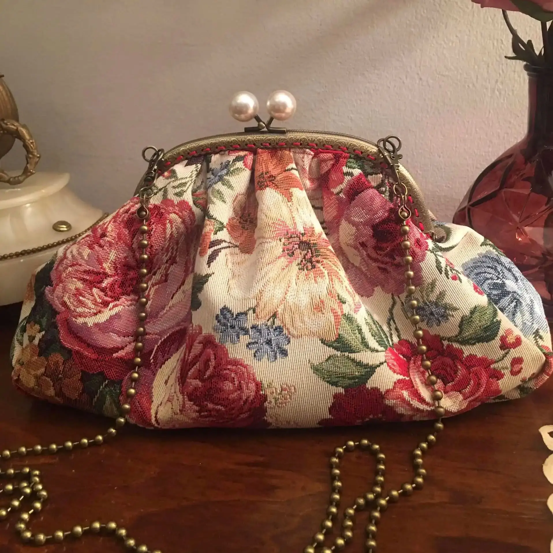 

LOST IN VINTAGE Flowers Tepastry Puffy Clutch Kiss-lock Candy-Bronze Jacquard Big Purse Bulky Shape Borsa Handbags Evening Clutc