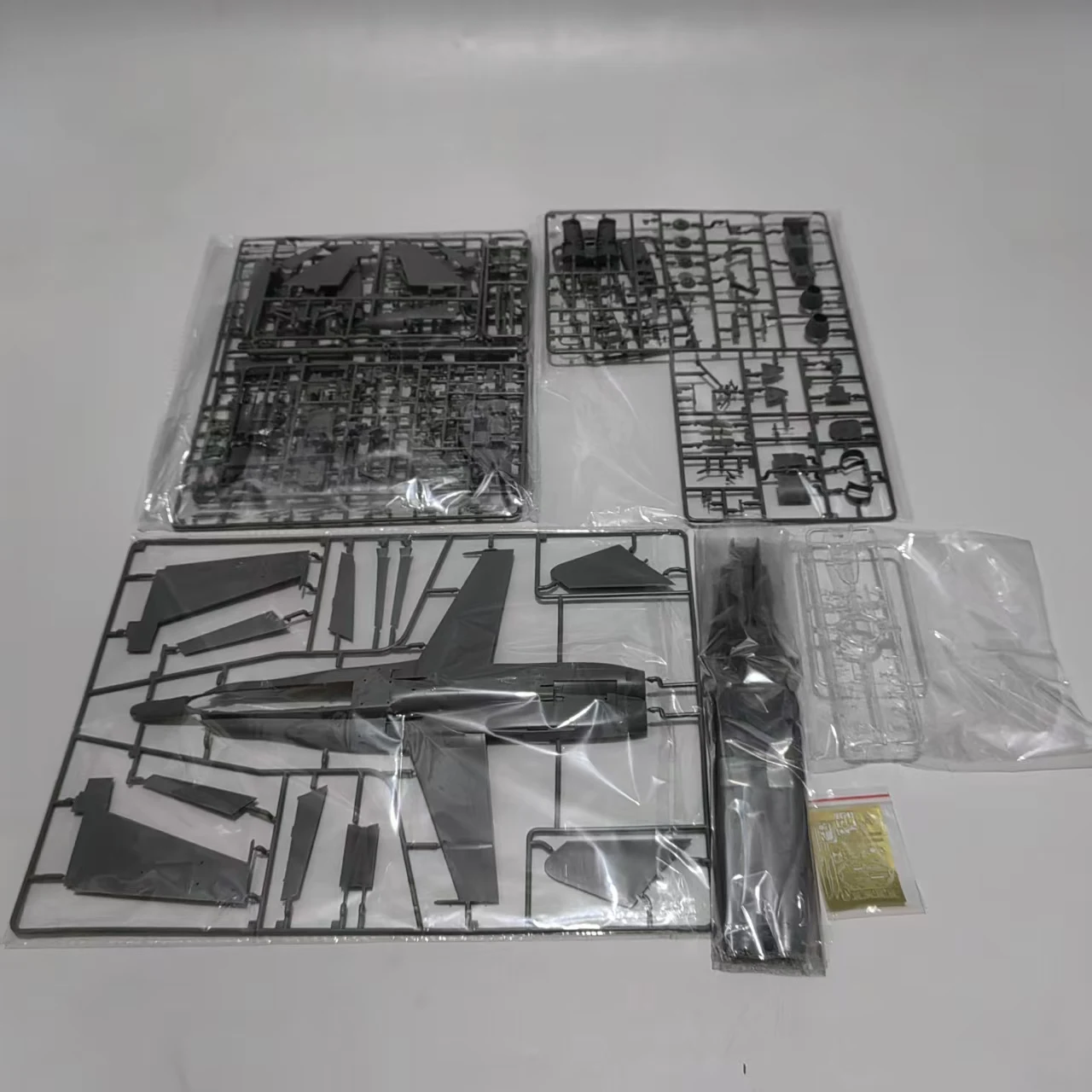 K48150 KINETIC 1/48 RCAF CF-18 RCAF 100e anniversaire Kit de modèle d'équipe de démonstration