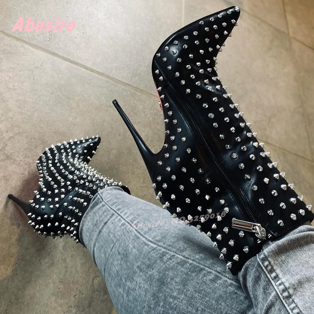 

Черные ботильоны с боковой молнией и шипами, блестящие женские короткие ботильоны на шпильке с острым носком, модная обувь в стиле пэчворк, роскошная обувь