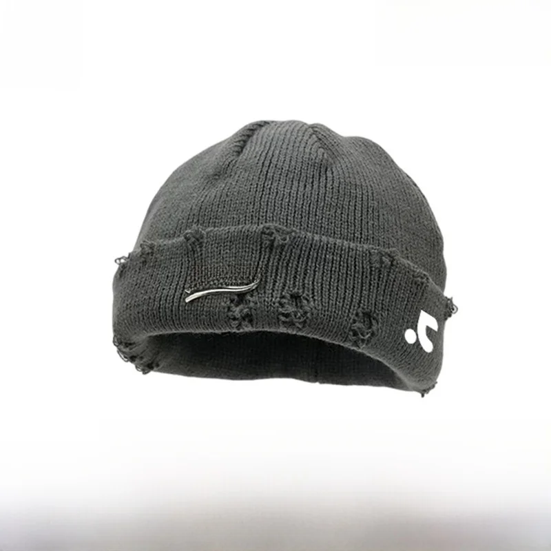 cappello-di-lana-lavorato-a-maglia-con-lettere-in-metallo-in-stile-coreano-unisex-nuovo-arrivo-alla-moda-ideale-per-il-pendolarismo-per-uomo-e-donna