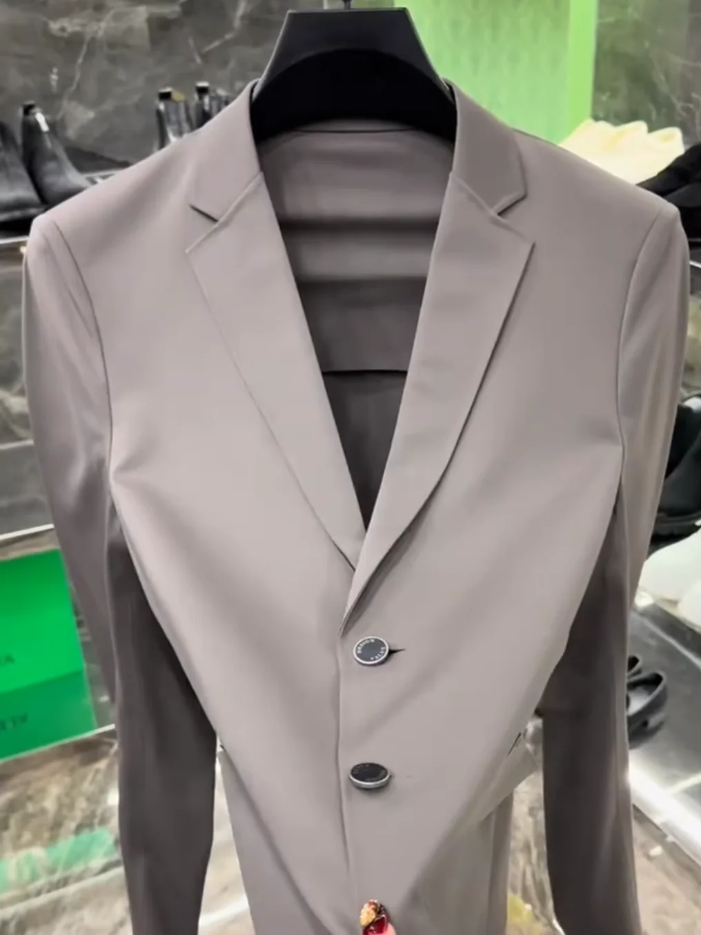 

Spring Autumn Luxury Men's Seamless No Ironing Face Mask Thin Suit Luxury Personality High-End Sensation Handsome Versatile