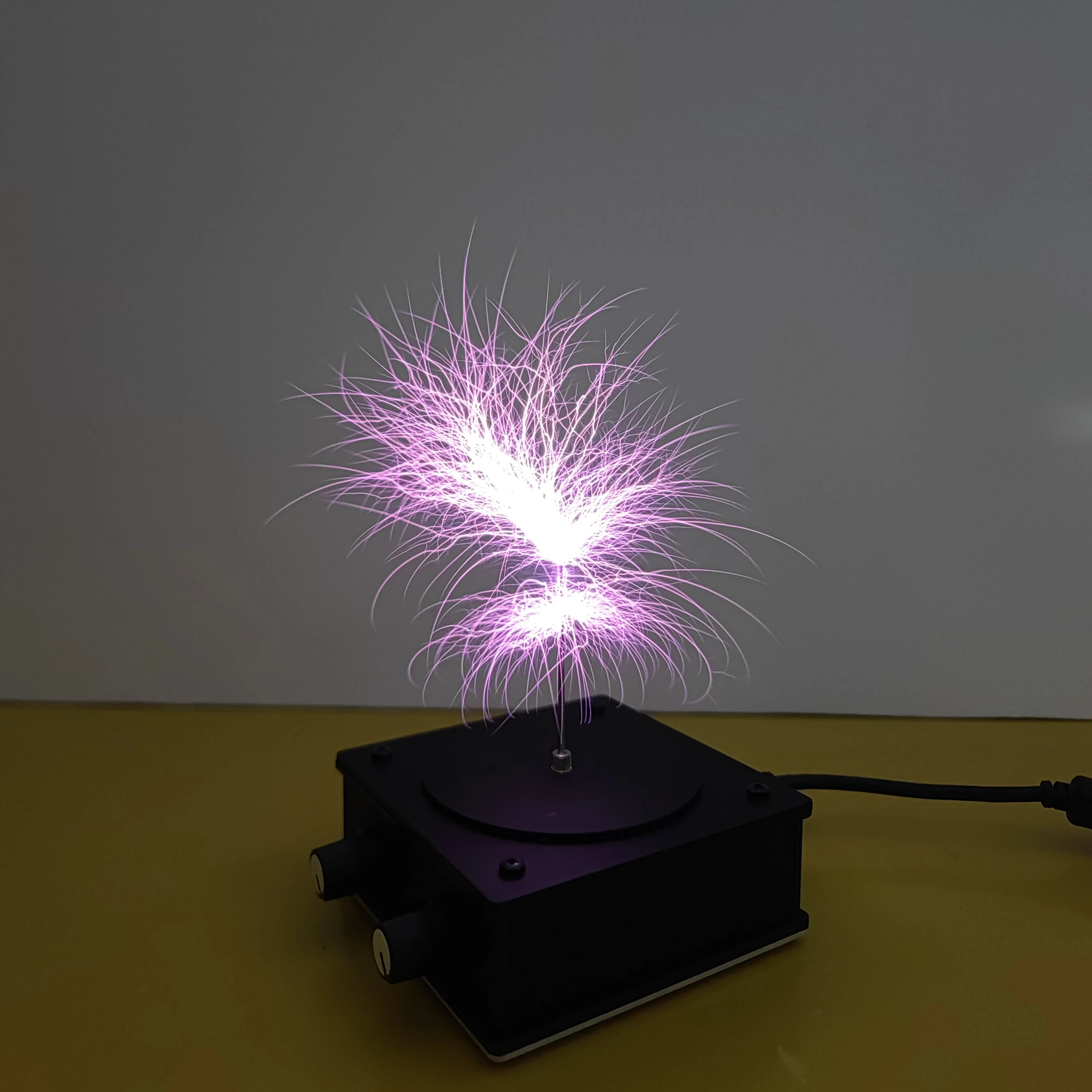 

Плоская катушка Тесла, ладонь, молниеносная дуга, музыка, технологические подарки, украшение рабочего стола