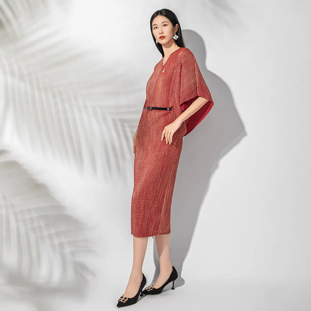 مياكي مطوي 2025 فستان فرنسي جديد المرأة بلون مقياس السمك مطوي الخفافيش كم الساخن الفضة الخامس الرقبة غمد منتصف طول تنورة #5