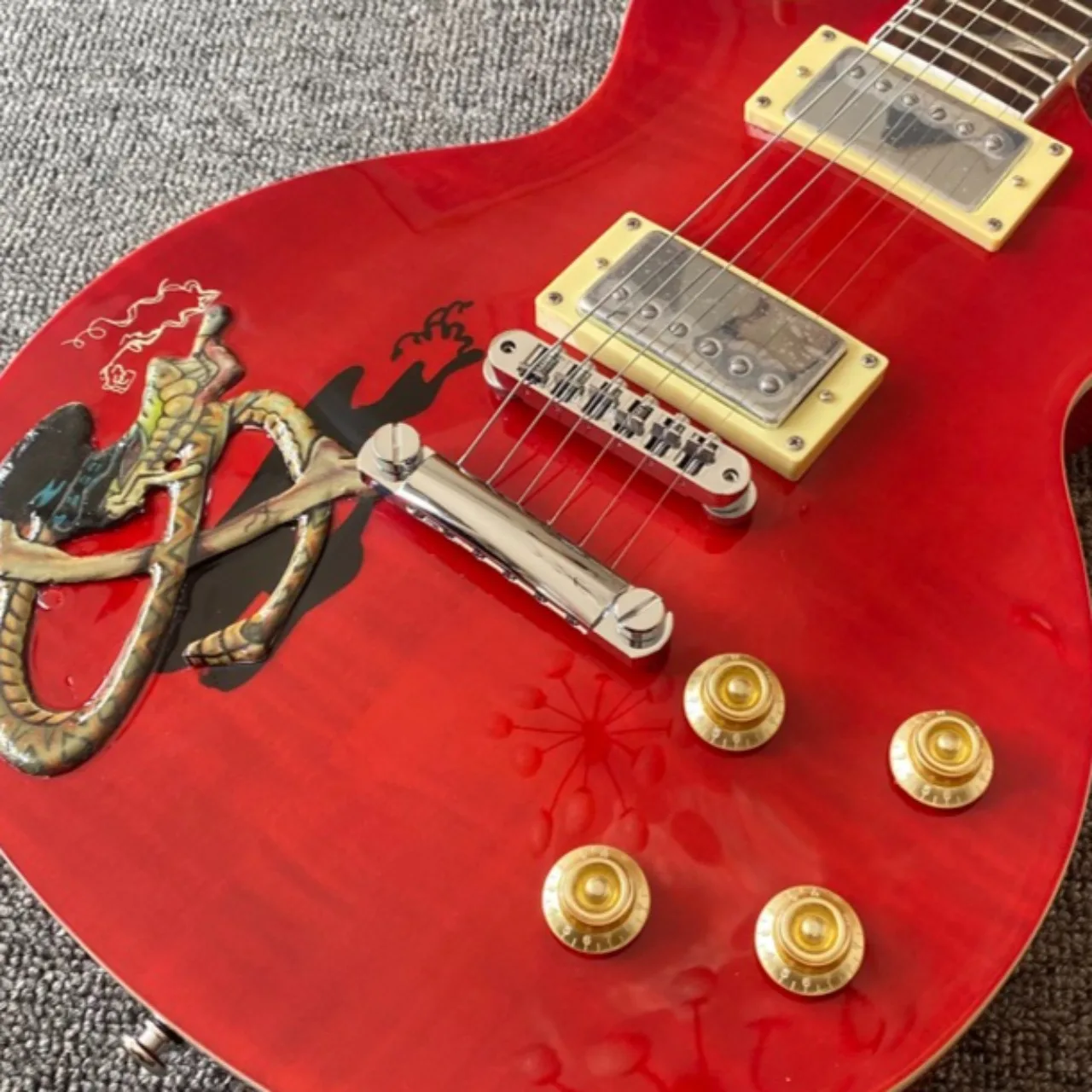 High Quality Red Electric Guitar, HH Pickups, Solid Wood Body, Snake Graphic, for Professional Players