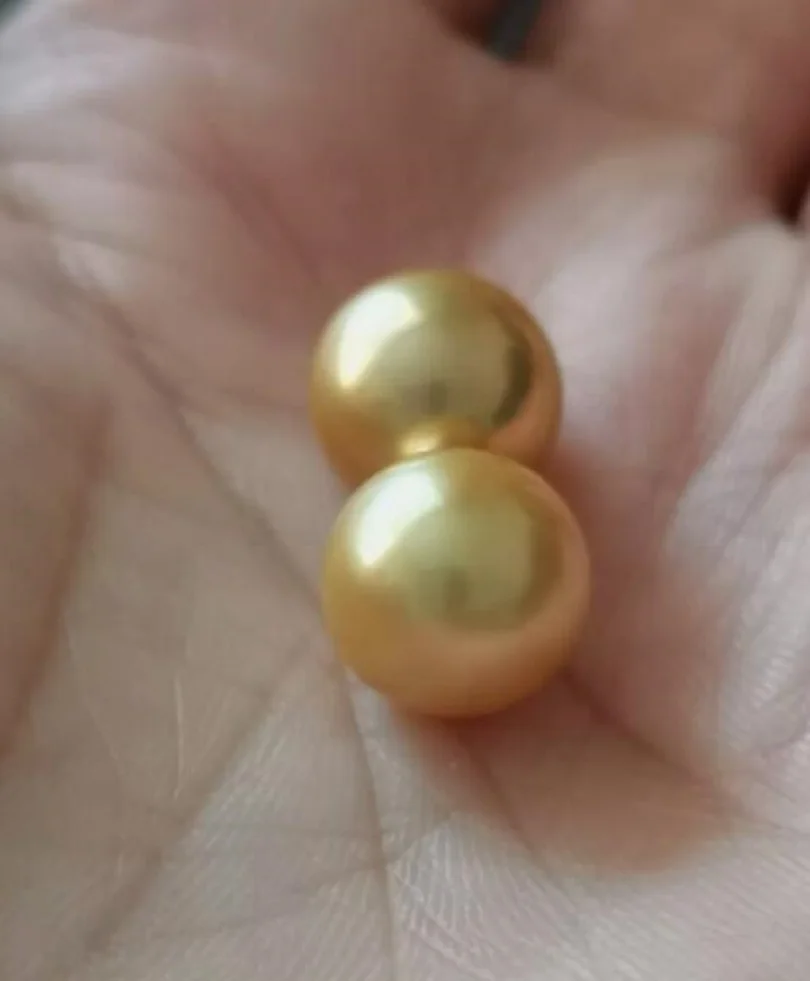 A pair of magnificent AAA10-11mm South Sea circular golden pine pearl half holes