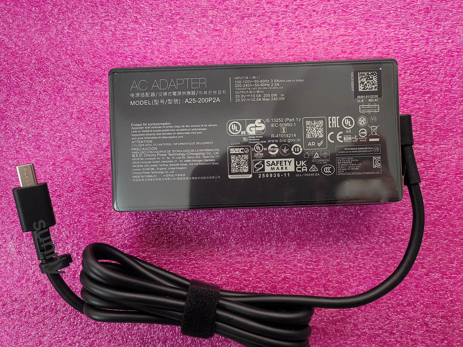 NEW OEM A25-200P2A Rectangle Conn 200W For ASUS ROG Zephyrus G14 (2026) GA403 GA403GM RTX5060 Gaming Laptop 20V 10A Original