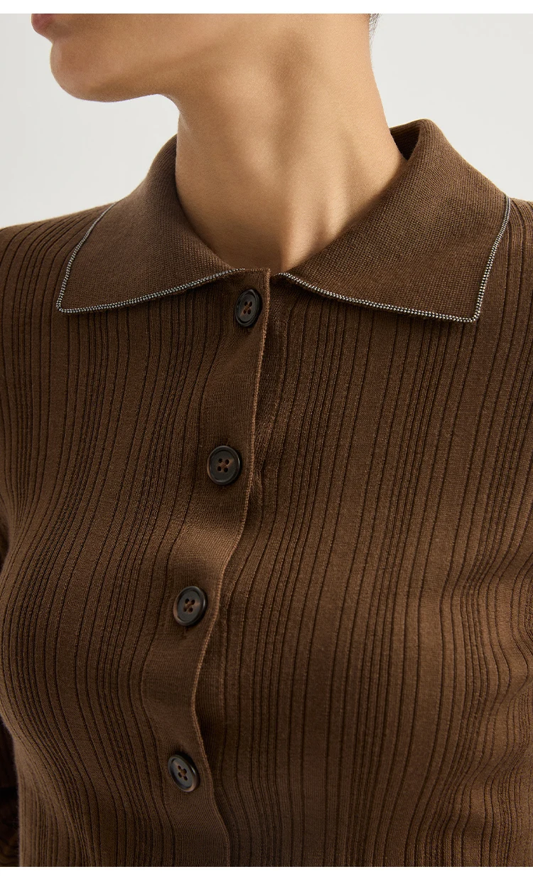 BY3621708 Damen-Strickjacke mit Polokragen, 100% Wolle, strukturiert, gerippt, lange Ärmel, Kragen mit Kettenverzierung, Kunstharzknöpfe, dezenter Luxus für den Herbst – Detail 9