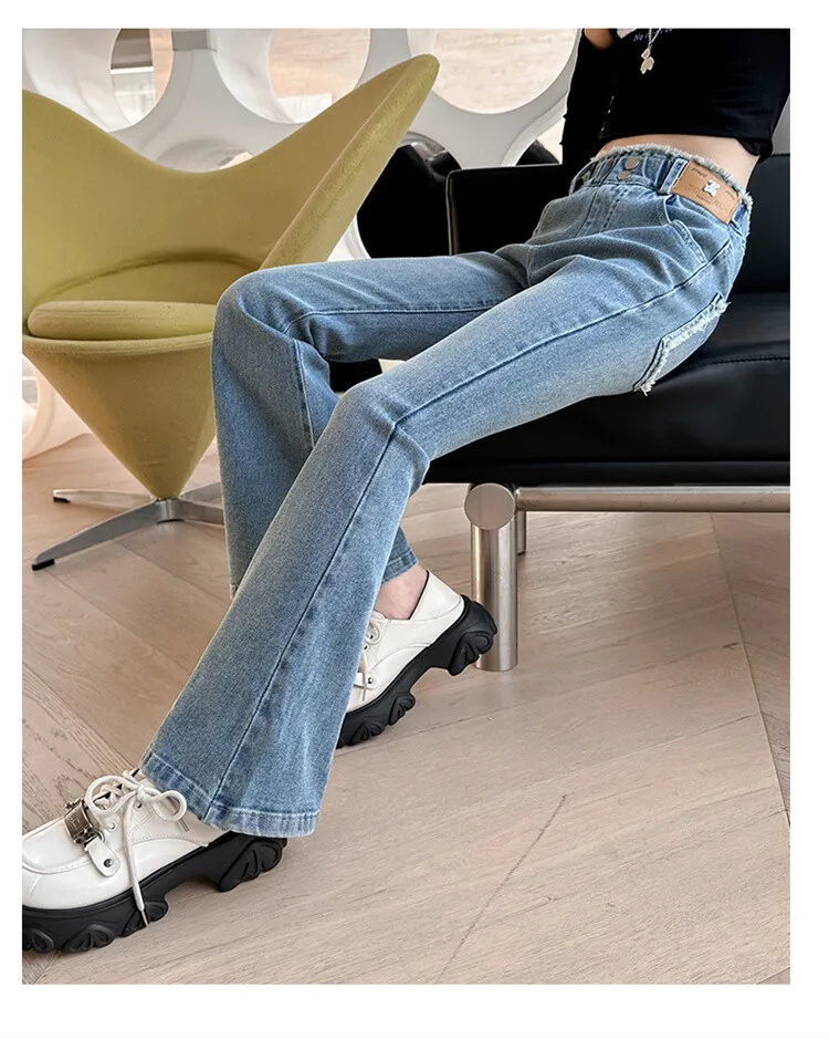 Schmal geschnittene, eng anliegende Jeans mit Herzmuster für Mädchen, elegante Boot-Cut-Denim-Leggings, modische Kinderjeanshose – Detail 17
