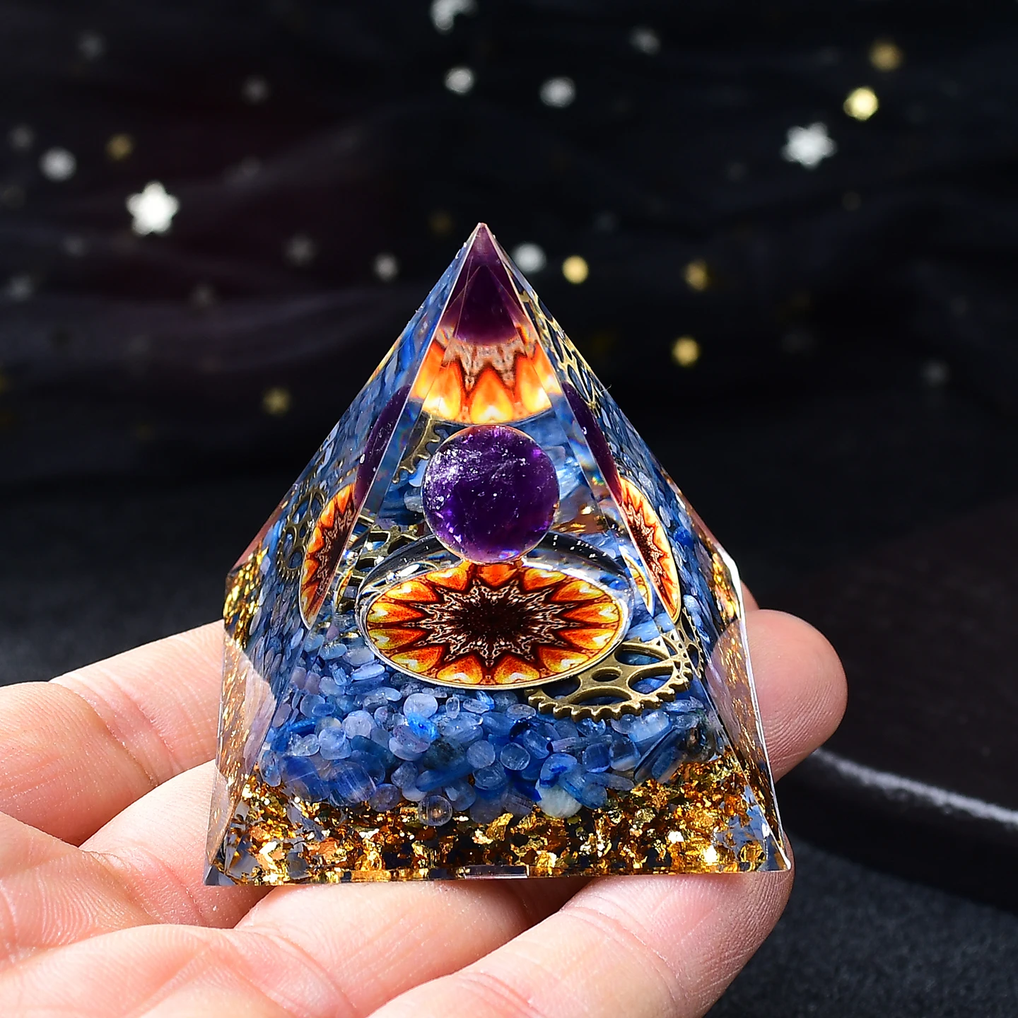 Ein natürlicher Lapislazuli-Kugel-Energie-Pyramiden-Heilstein aus Harz, dekorativer Festtagsgeschenk-Edelstein