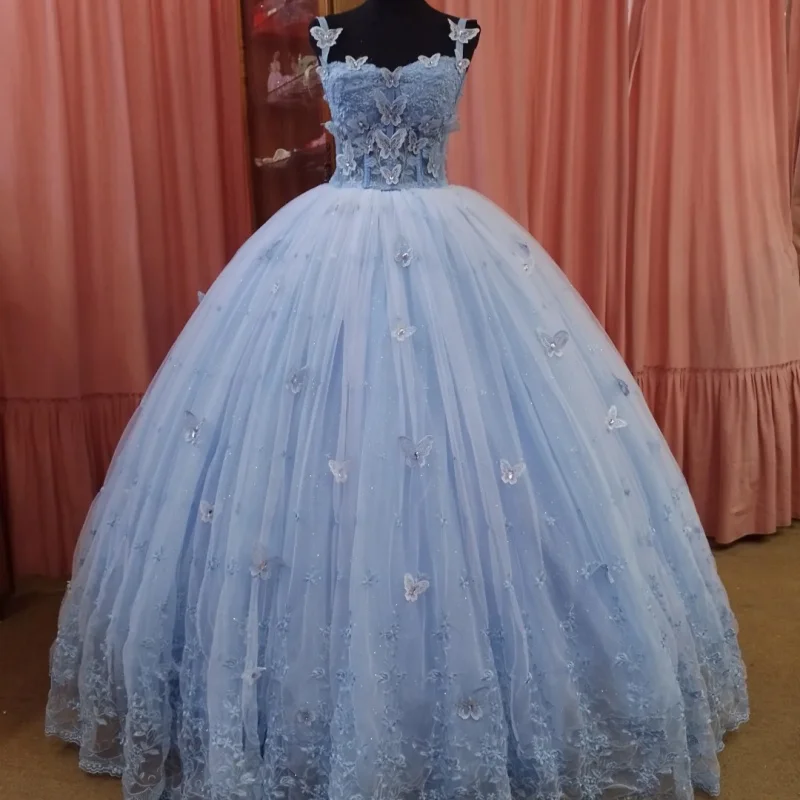 فستان Quinceanera بسيط باللون الأزرق المائي من الدانتيل والكريستال على شكل فراشة من التول فيستدوس دي 15 Quinceanera ﻿ تخصيص