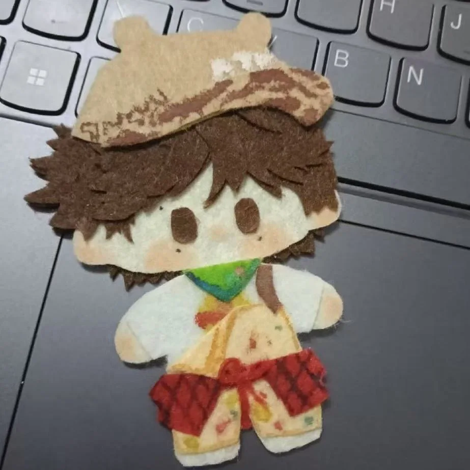 منتج نهائي جديد من قماش Ziyu غير المنسوج لطيف محلي الصنع بقيمة جمالية عالية وإكسسوارات حقيبة الظهر وقلادة تنكرية