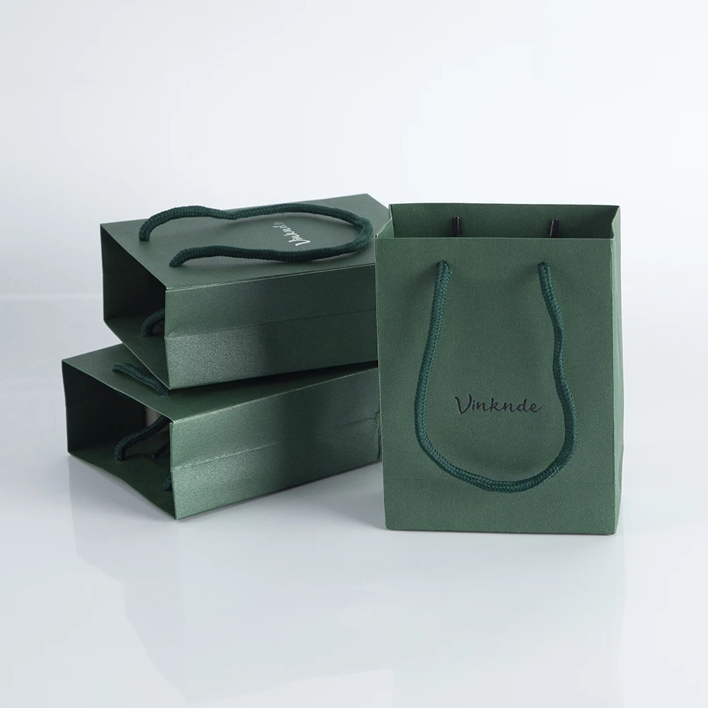 Custom Logo Luxury Portable Green Cardboard Gift Bag for Business Wedding Holiday Favors Wrapping Materials Tote Bag Wholesale