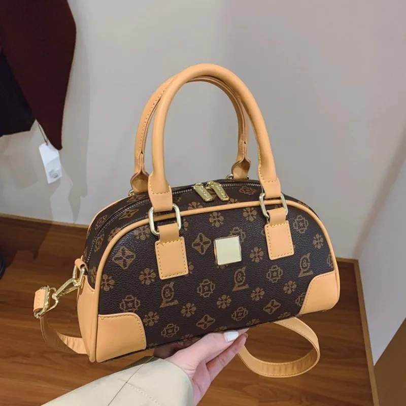 Trendy Design Letter Logo Crossbody Diaper Bag Vintage Fashionable Leather Handbag For Women Luxury Brand Famous