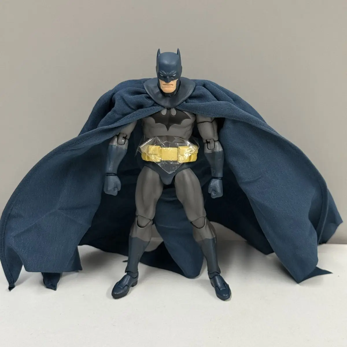 

In Stock Original Mafex 1/12 Ruce Wayne Batman Blue Anime Action Figures Pvc Collection Statue Collection Figures Gifts Toys