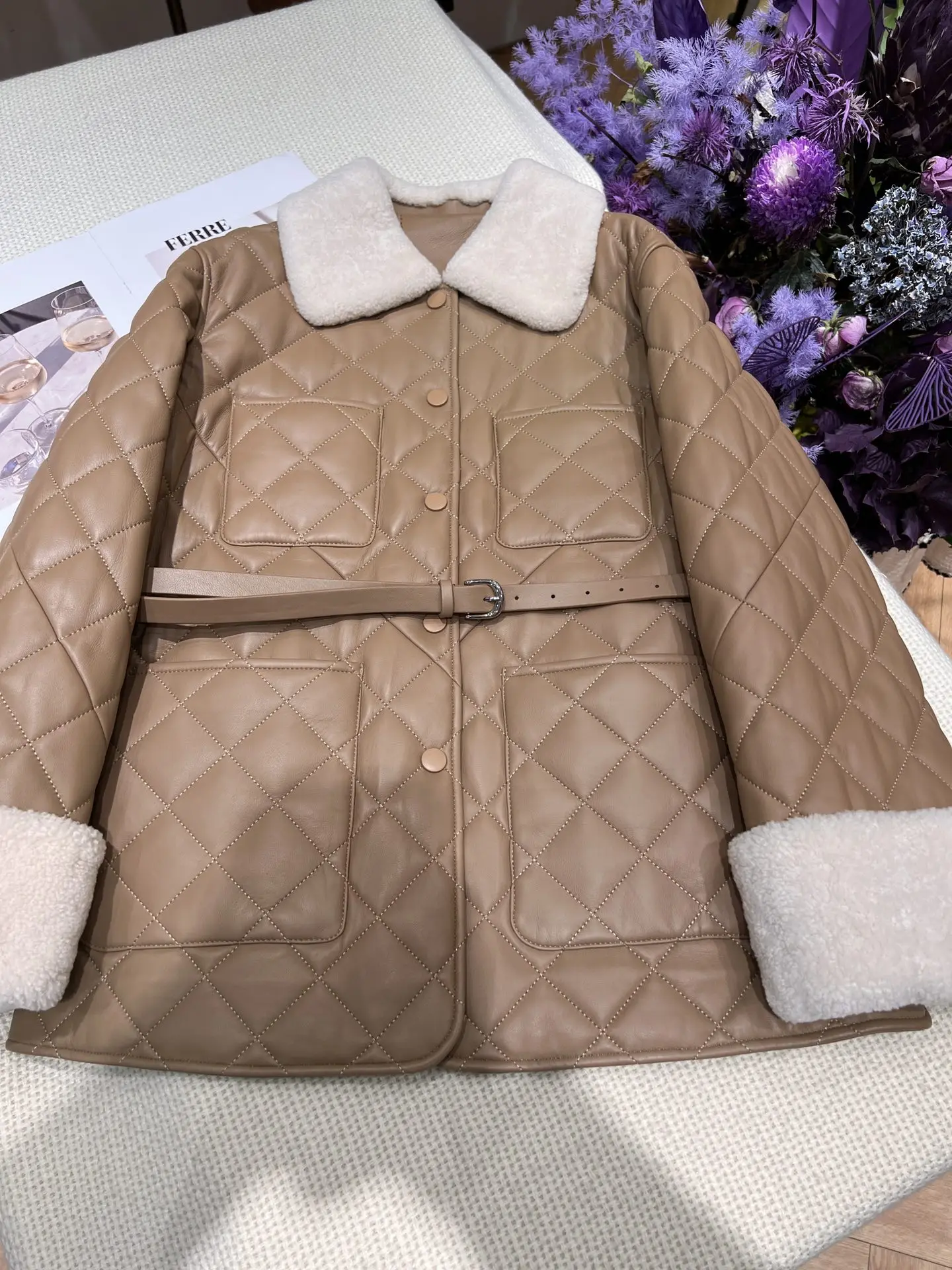 2024 Winter New Women's Clothing Fashionable classic lambhair collar sheepskin cotton jacket 1112