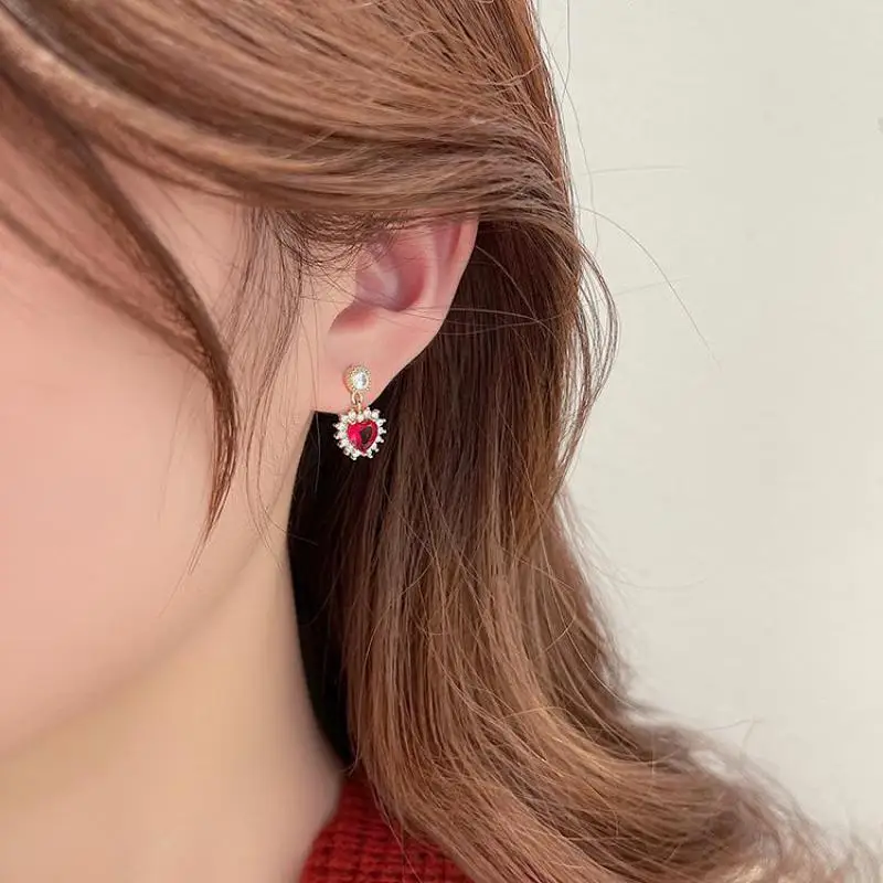 Sweet Girl Earrings Fashion New Temperament Palace Style Red Love Earrings Light Luxury High-end Crystal Spring Niche Earrings