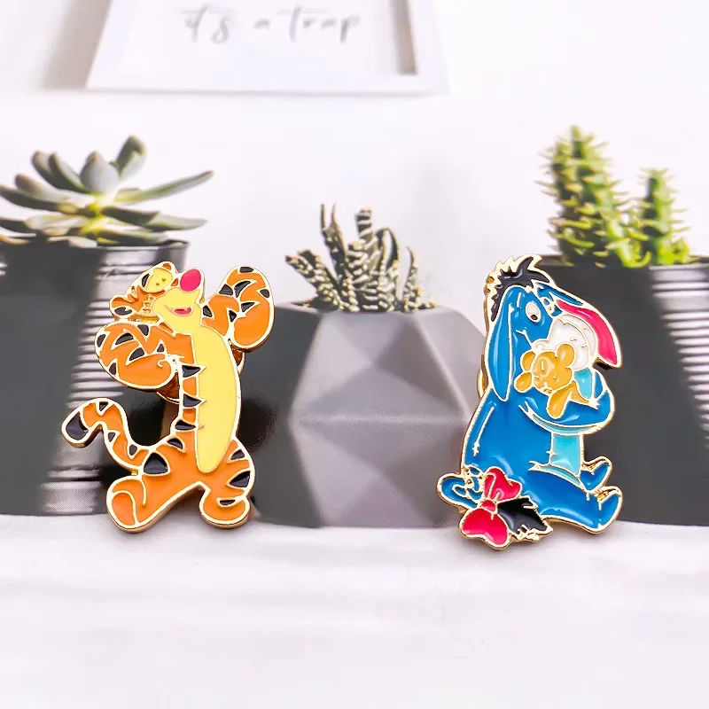 Disney Anime Winnie Piglet Eeyore Tiger Metal Brooch Scarf Buckle Cartoon Cute Clip Drip Oil Shawl Buckle Kids Holiday Gift