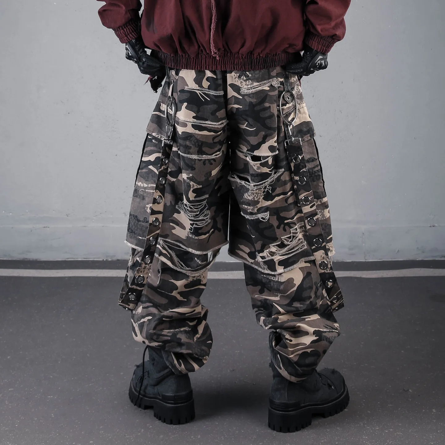 Designer American Heavy Industry Ribbon Eyelet Camouflage Workwear Fake Two-Piece Wide-Leg Pants Cut Hip Hop Mop Trousers Men