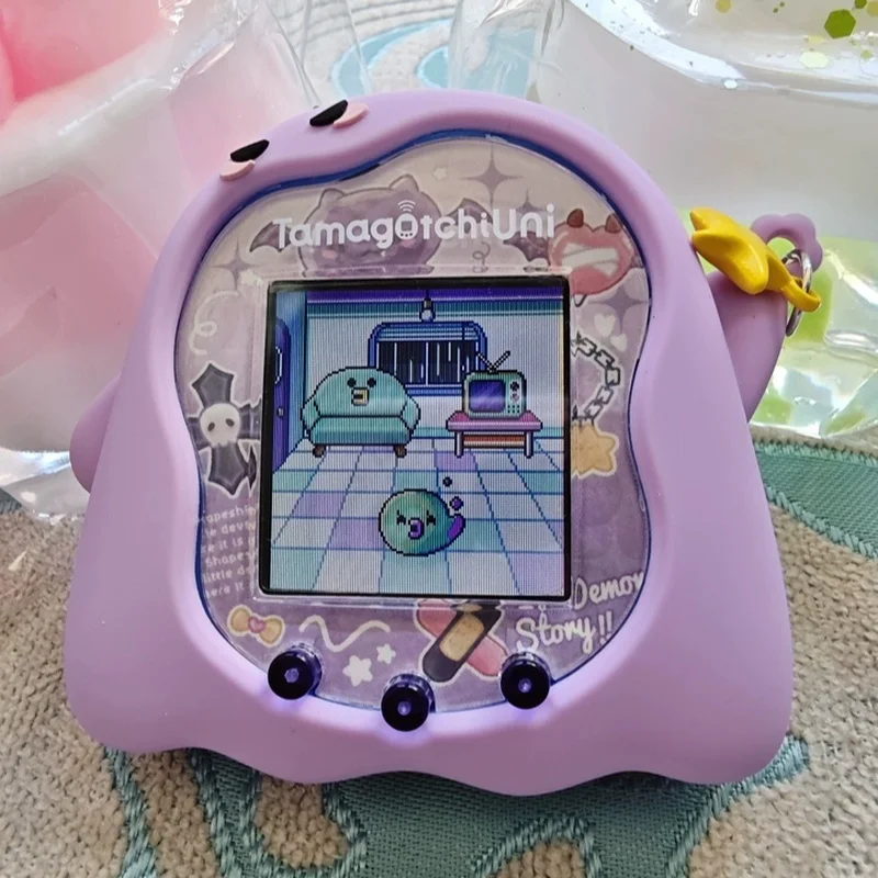 

Подходит для Tamagotchi Uni Electronic Pet Purple Devil, силиконовый защитный рукав, наклейка, браслет, кулон