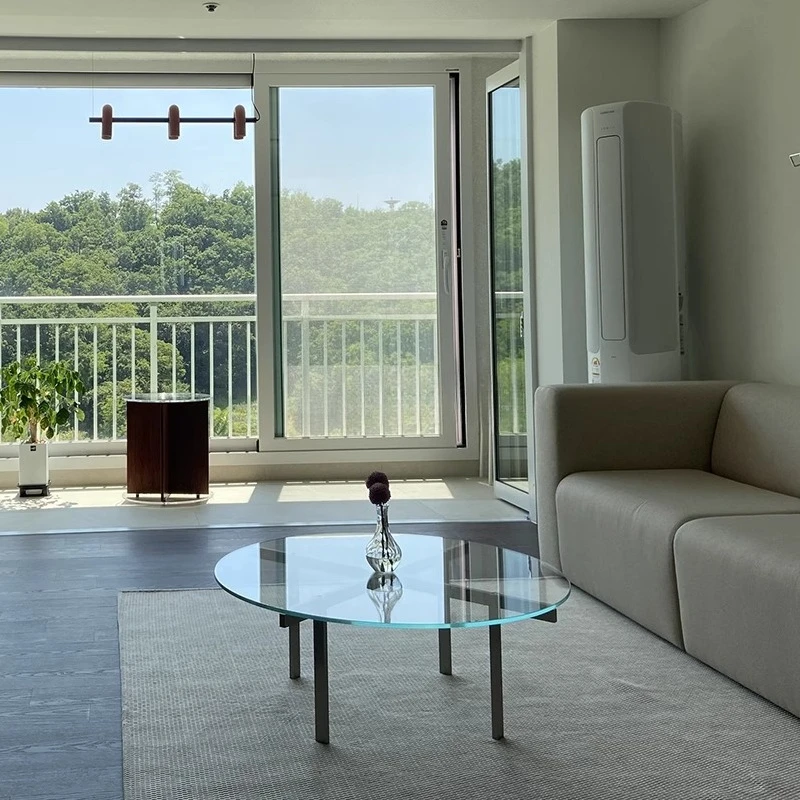 شقة منزلية صغيرة على شكل خاص طاولة قهوة من الفولاذ المقاوم للصدأ إبداعية طاولة جانبية مستديرة من الزجاج المعدني