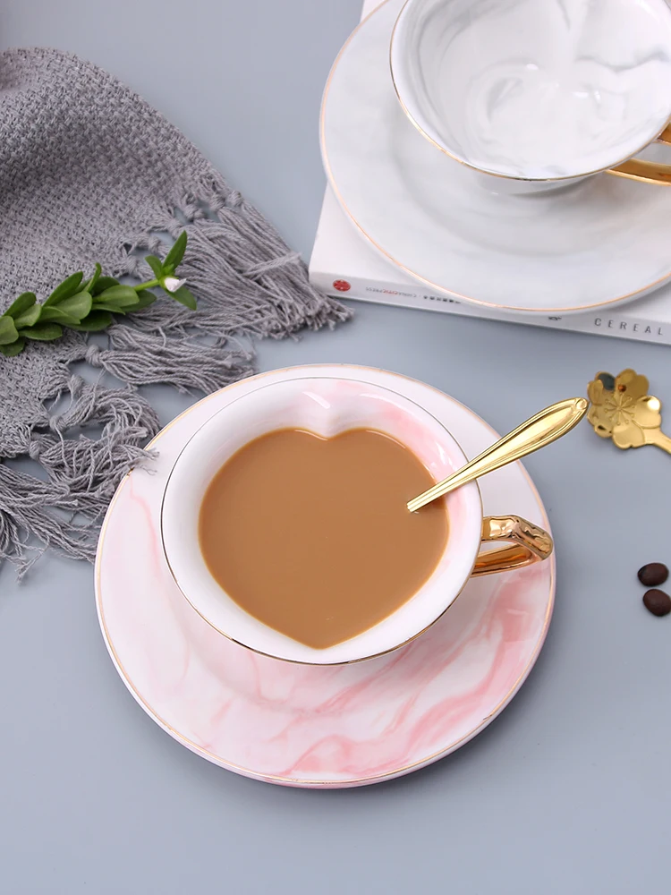 120 مللي النمط الأوروبي السيراميك فنجان القهوة طبق الإبداعية الرخام نمط بعد الظهر الشاي ضوء الفاخرة الحب على شكل قلب كوب مطلي مجموعة