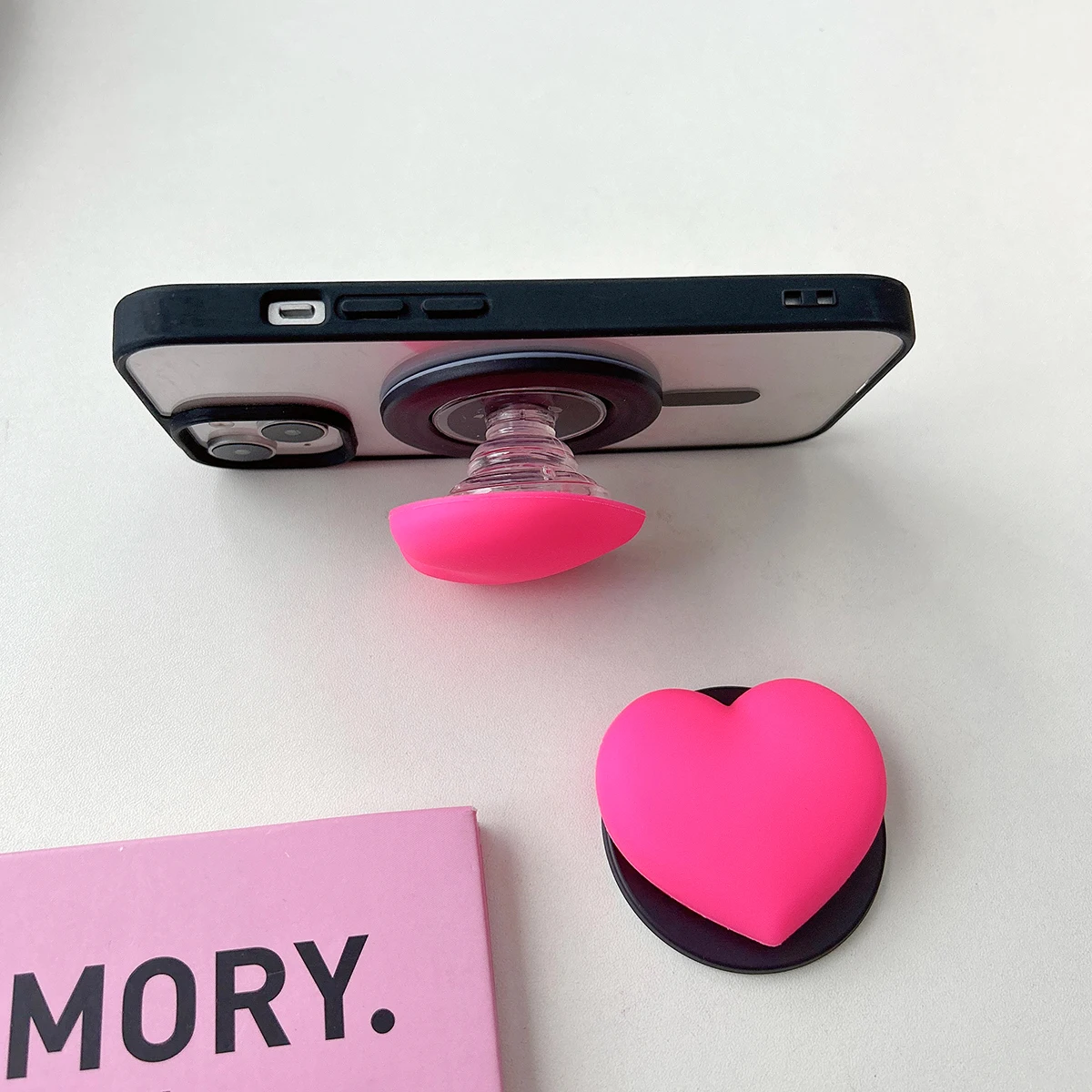 

Розовый магнитный кронштейн в форме сердца для магнитных телефонов iPhone, поддерживает другие модели магнитных кронштейнов для настольных телефонов.