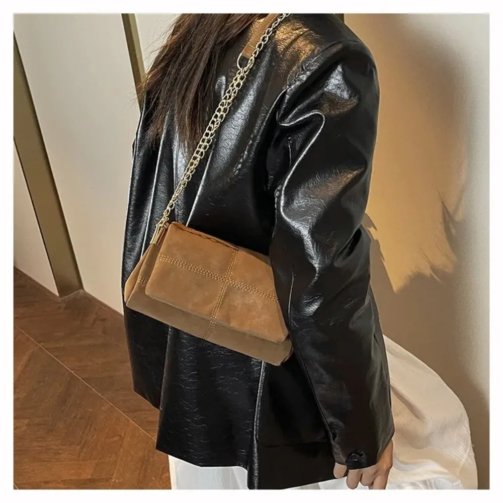Hochwertige Wildleder-Schultertasche mit Großer Kapazität Ketten-Umhängetasche Quadratische Handtasche für Damen – Detail 10