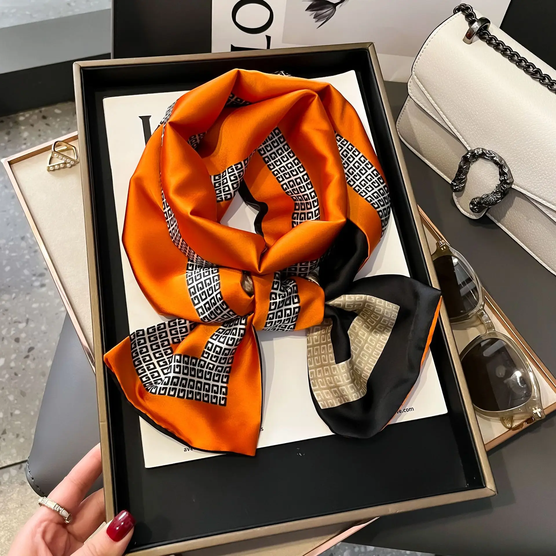 Luxus Hahnentritt Druck Nachahmung Seide Schal Stirnband Halstuch Foulard Weibliche Haar Schals Krawatte Dünne Schals Weiche Satin – Detail 6