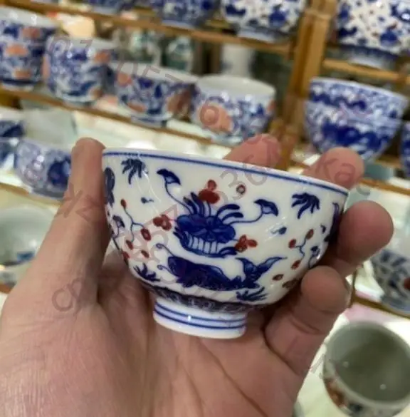 

3.1-дюймовая китайская сине-белая фарфоровая чашка 90 мл с изображением рыбы-кропоруса, водорослей и бамбукового колпака