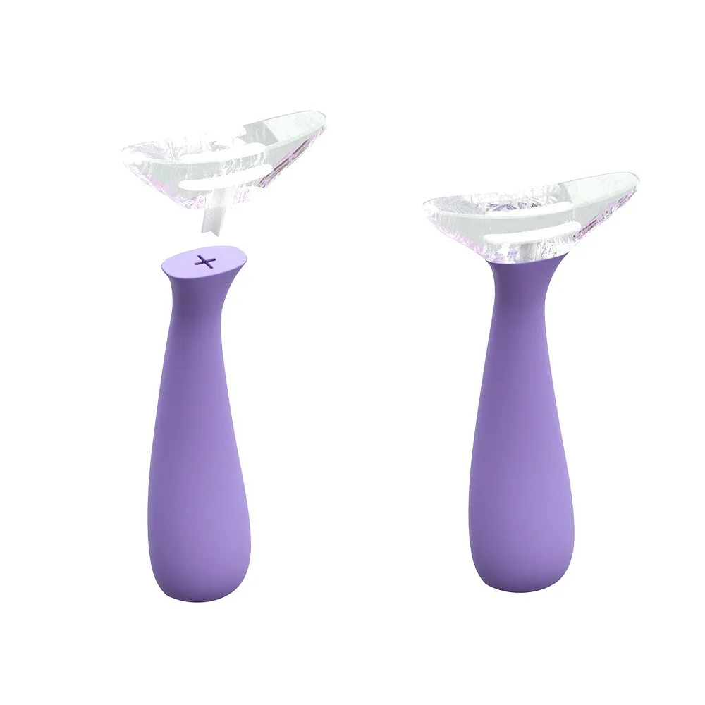 ﻿   ลูกกลิ้งน้ำแข็งสำหรับผิวหน้า สำหรับผู้หญิงและเด็กผู้หญิง ผลิตจากซิลิโคนเกรดอาหาร ใช้สำหรับนวดหน้า สีขาว/สีม่วง อุปกรณ์ดูแลผิว