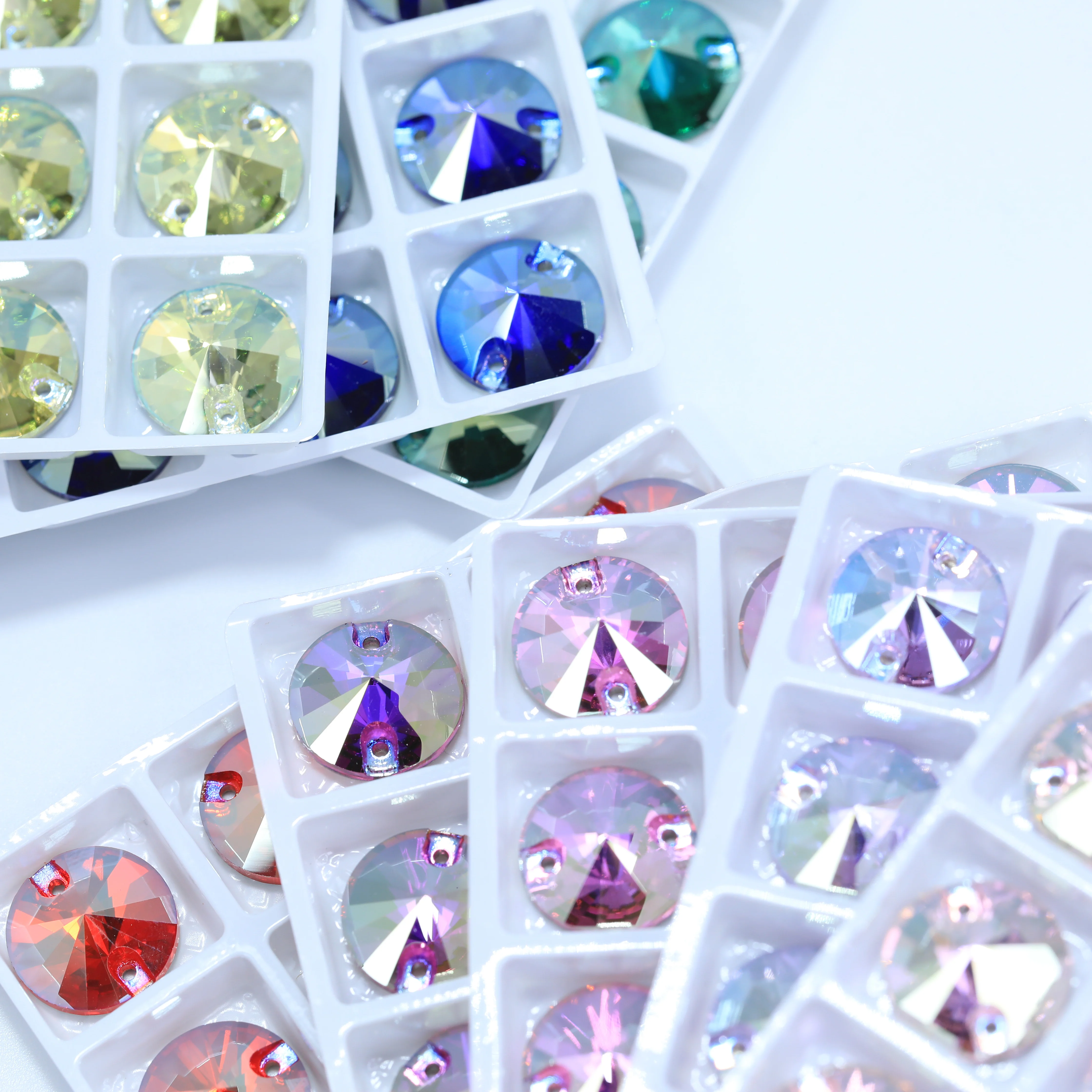 Hochwertige funkelnde Rivoli-Glas-Kristalle zum Aufnähen, Premium-Bekleidungszubehör für DIY-Projekte wie Schuhe, Taschen, Kleidung und Hochzeitskleider. – Detail 4