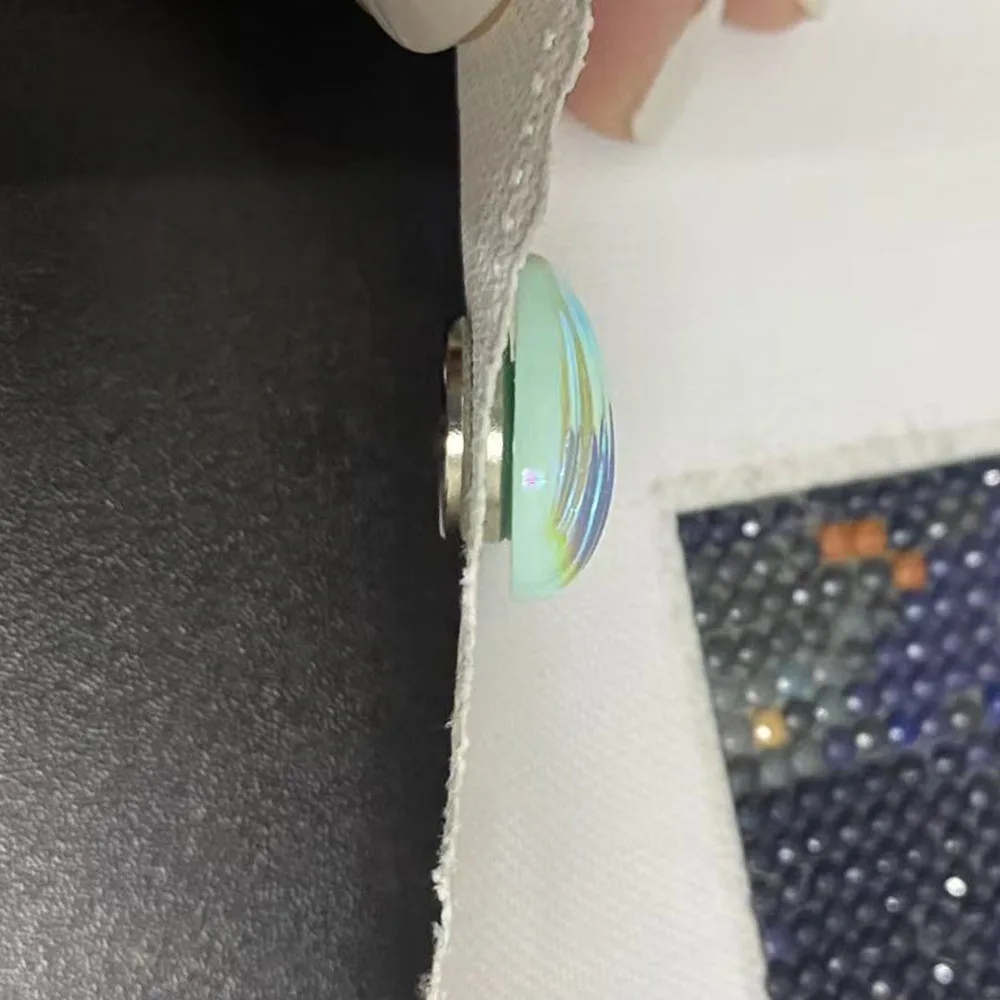 1PC カラフル/カラーフィルムシェルダイヤモンド塗装マグネットカバーホルダーマインダーダイヤモンド塗装クロスステッチツールアクセサリー