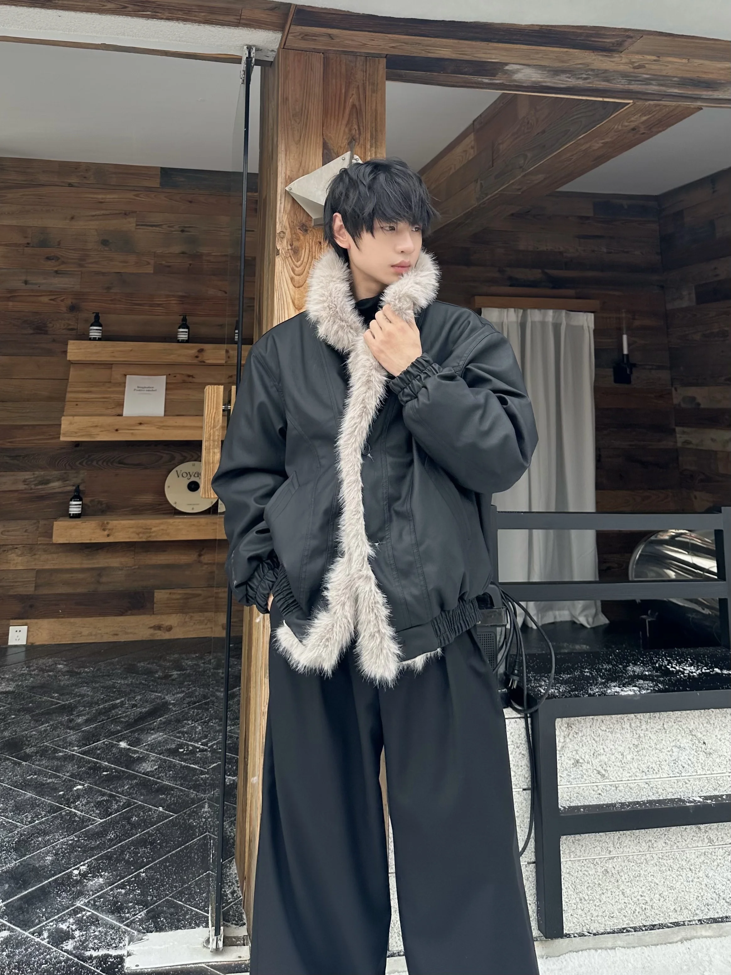 سترات باركاس دافئة بياقة من الفرو الصناعي للرجال لخريف وشتاء 2025 معاطف جديدة راقية بلون سادة ملابس علوية متعددة الاستخدامات بأكمام طويلة