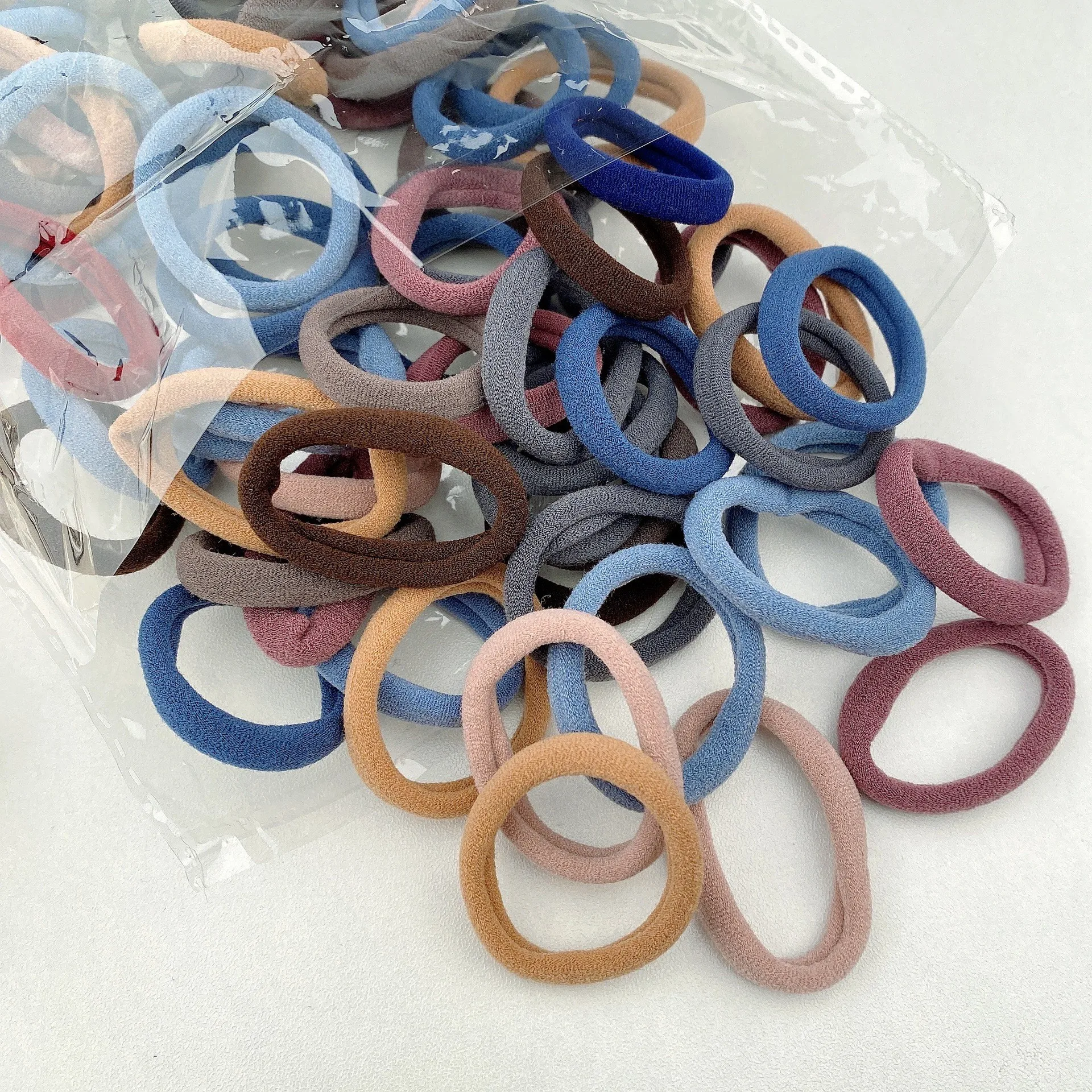 Four Seasons Damen-Stirnband, hochelastisch, schlicht und modisch, Nylon-Loop-Zugang, weiches und nicht schädliches Stirnband und Schachtelhalm-Haarseil