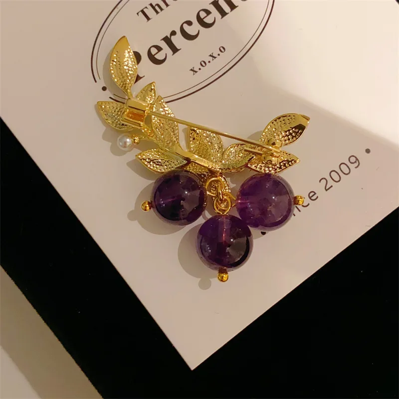 Summer Purple Grape Brooches Temperament Creative Design Gold Color Women's Dress Coat Cardigan Pin Buckle Accessories Corsage