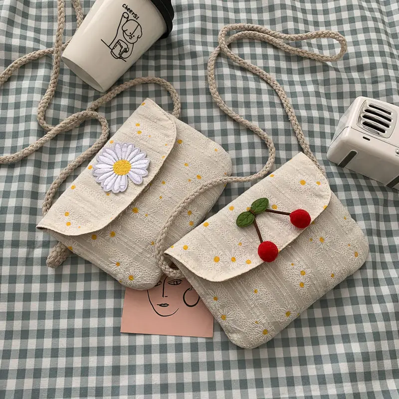 

Korean Ins Style Artistic Simple Retro Floral Embroidery Crossbody Bag For Girls Students Summer Versatile Small Beige Bags