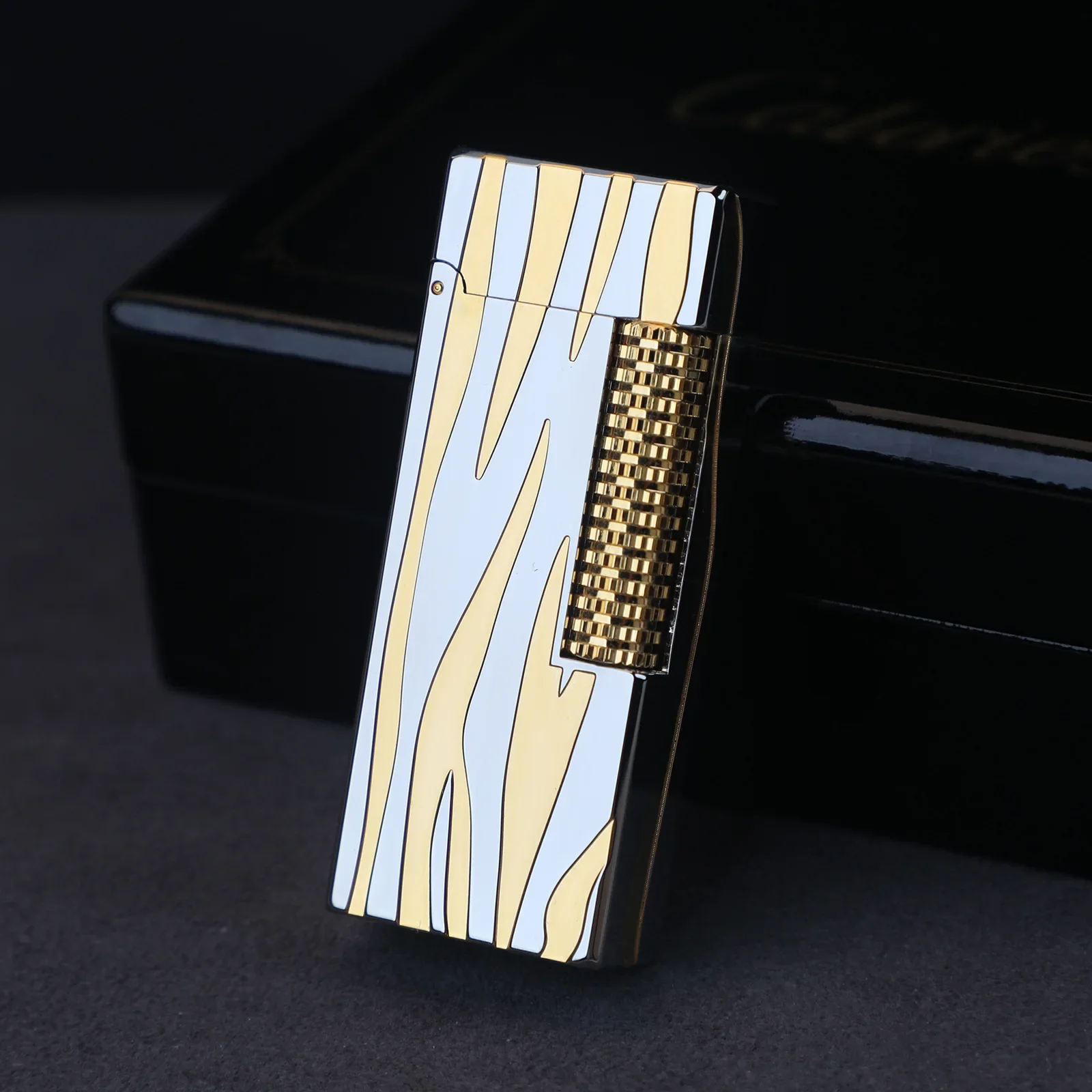 

Калории с четким звуком, латунь приходит на зажигалке, двухцветное мастерство, узкая пластинчатая машина, элитный праздничный подарок