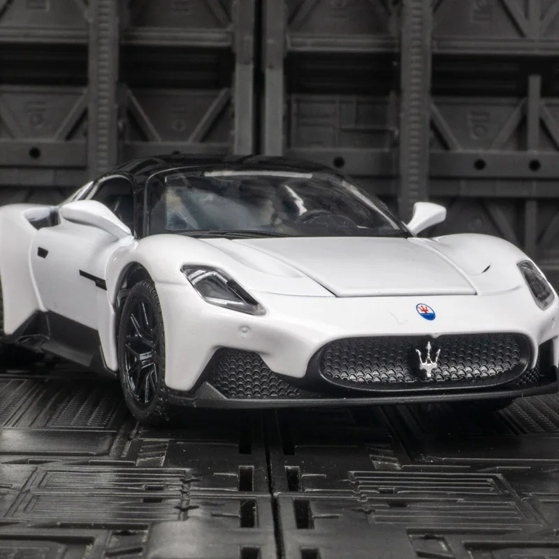 

1:32 Maserati MC20 модель автомобиля из сплава, металлическая игрушка-отскок, дверной и капот двигателя, можно открыть багажник