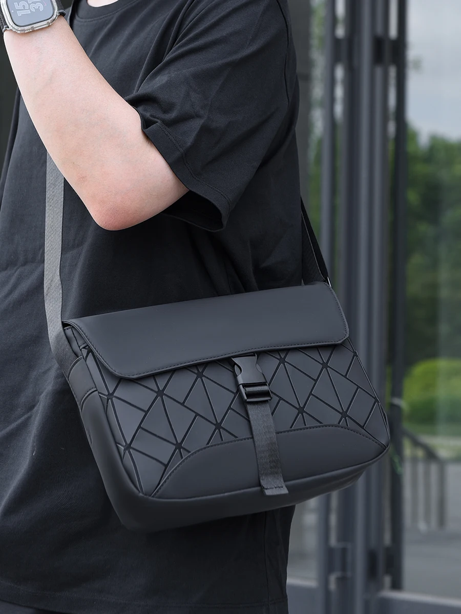 Casual Men's Crossbody Shoulder Bag Portable Simple Design Diamond Grid Pattern Street Style Trendy Bag for Young Men