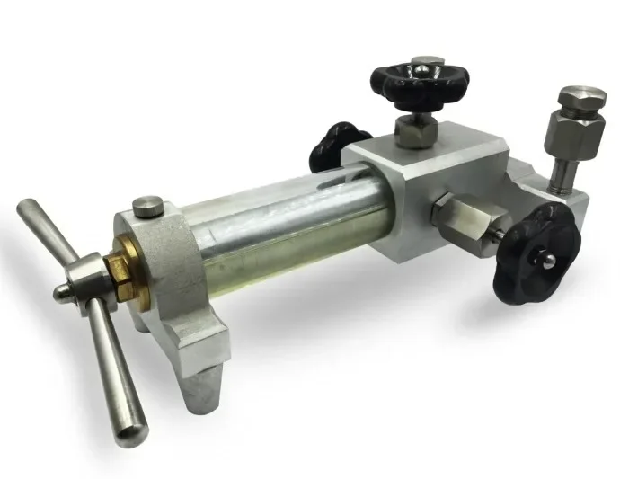 Handheld portable pressure calibrator with digital pressure gauge