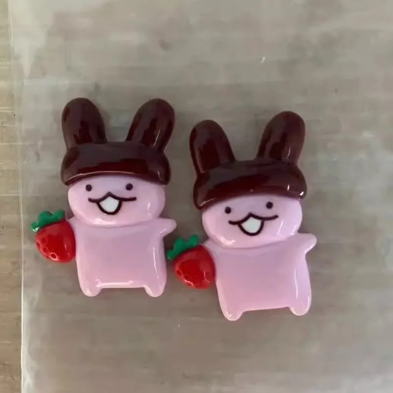 

Розовая заколка для волос в виде клубничного кролика, для челки и выбивающихся прядей, милый и девчачий мультяшный стиль.