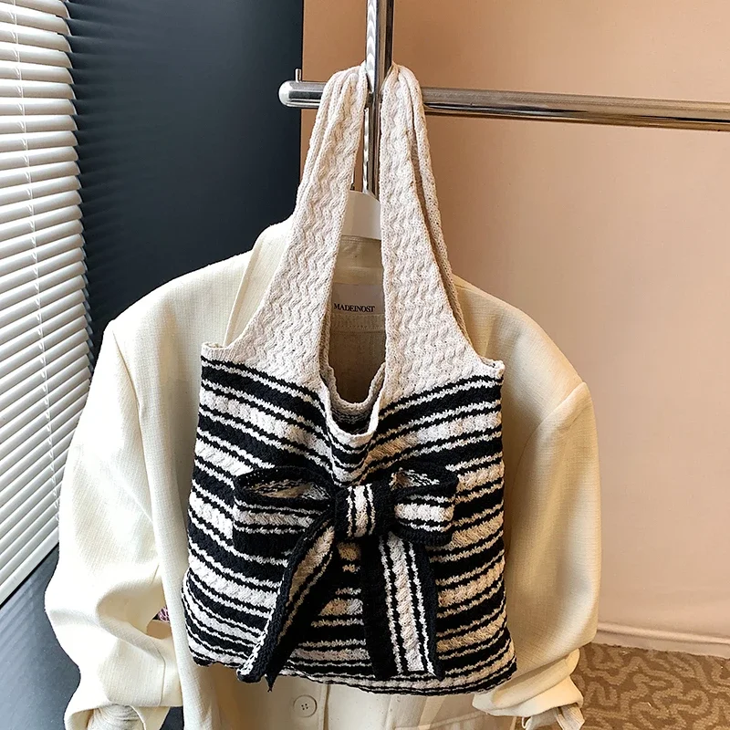 

Тканевые лоскутные сумки на плечо большой вместимости, весенние новые женские сумки с бантом, распродажа, 2025 г., высококачественная дорожная сумка на плечо