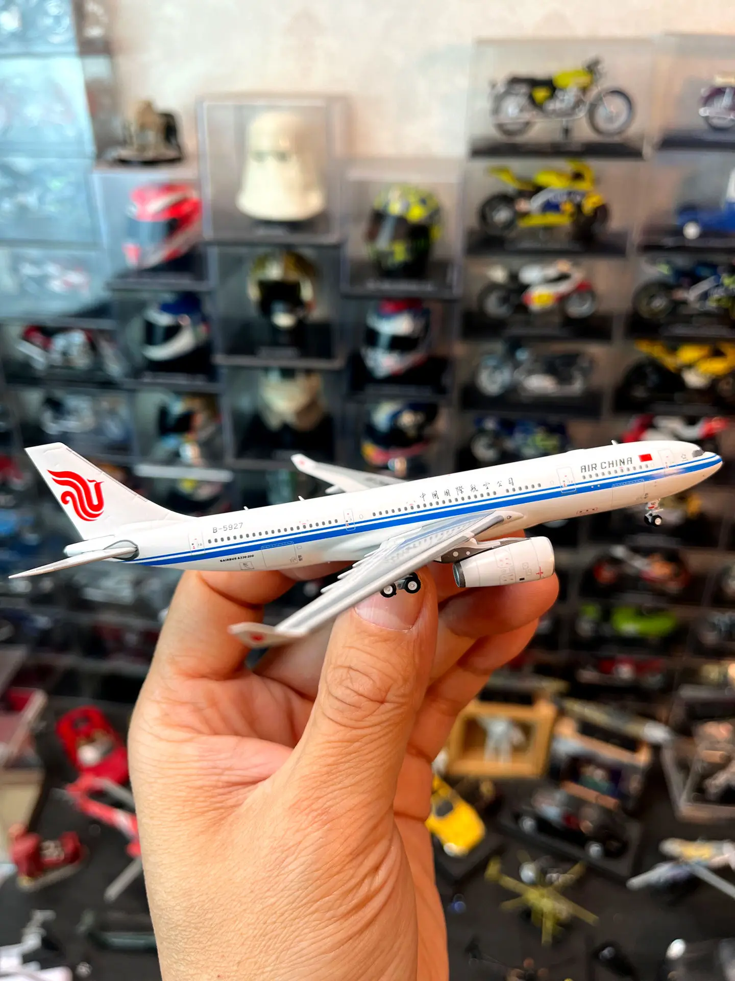 modelo-coleccionable-de-avion-de-aleacion-a-escala-1-400-airbus-a330-243-version-aviacion-con-antena-para-mayores-de-14-anos