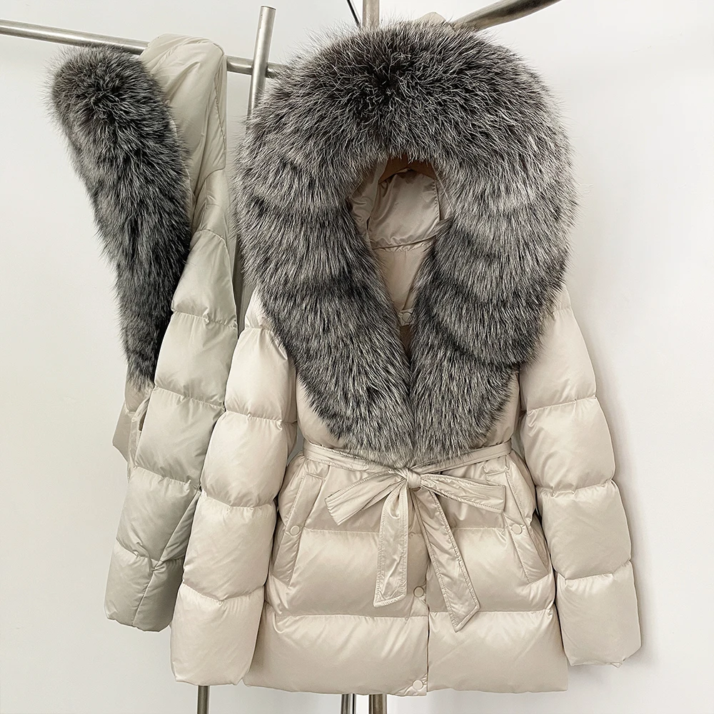 เสื้อโค้ทขนเป็ดสีขาวสำหรับผู้หญิง MENINA 2025 รุ่นฤดูหนาว ทรงยาวปานกลาง แบบพองฟู บุขนฟ็อกซ์แท้ อุ่นหนา