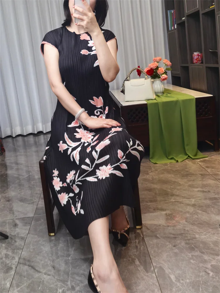 

Женское плиссированное платье миаке, элегантное облегающее платье с V-образным вырезом и коротким рукавом, с принтом и разрезом, лето 2024