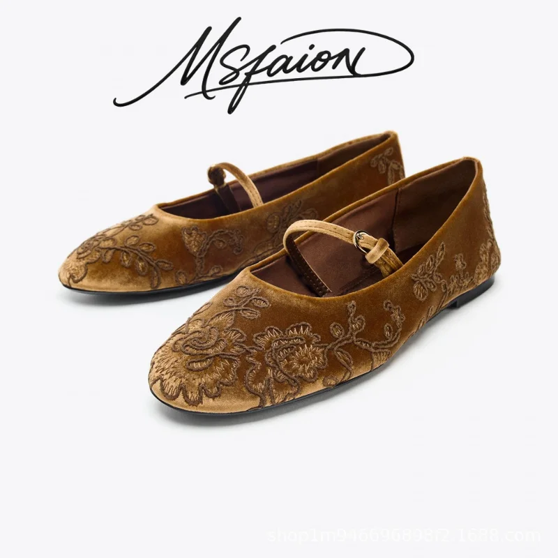 

2026 Spring Autumn New Women Ballet Flats Comfortable Low Cut Versatile Velvet Embroidered Round Toe Casual Mary Jane Shoes