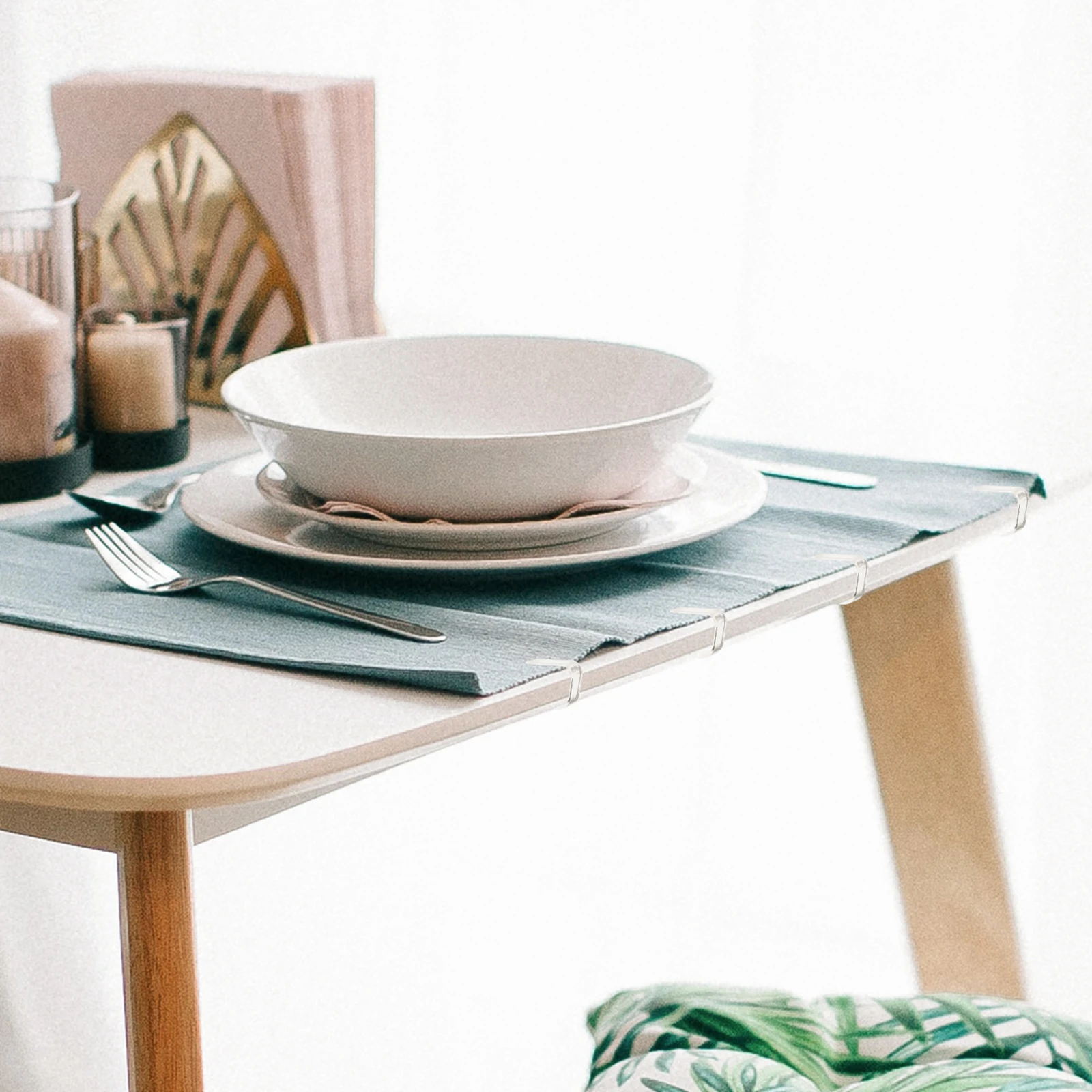 

72Pcs Plastic Tablecloth Holders Water Resistant Clamp for Restaurant Wedding Party Non-Slip Table Cover Clip Tablecloth Clip