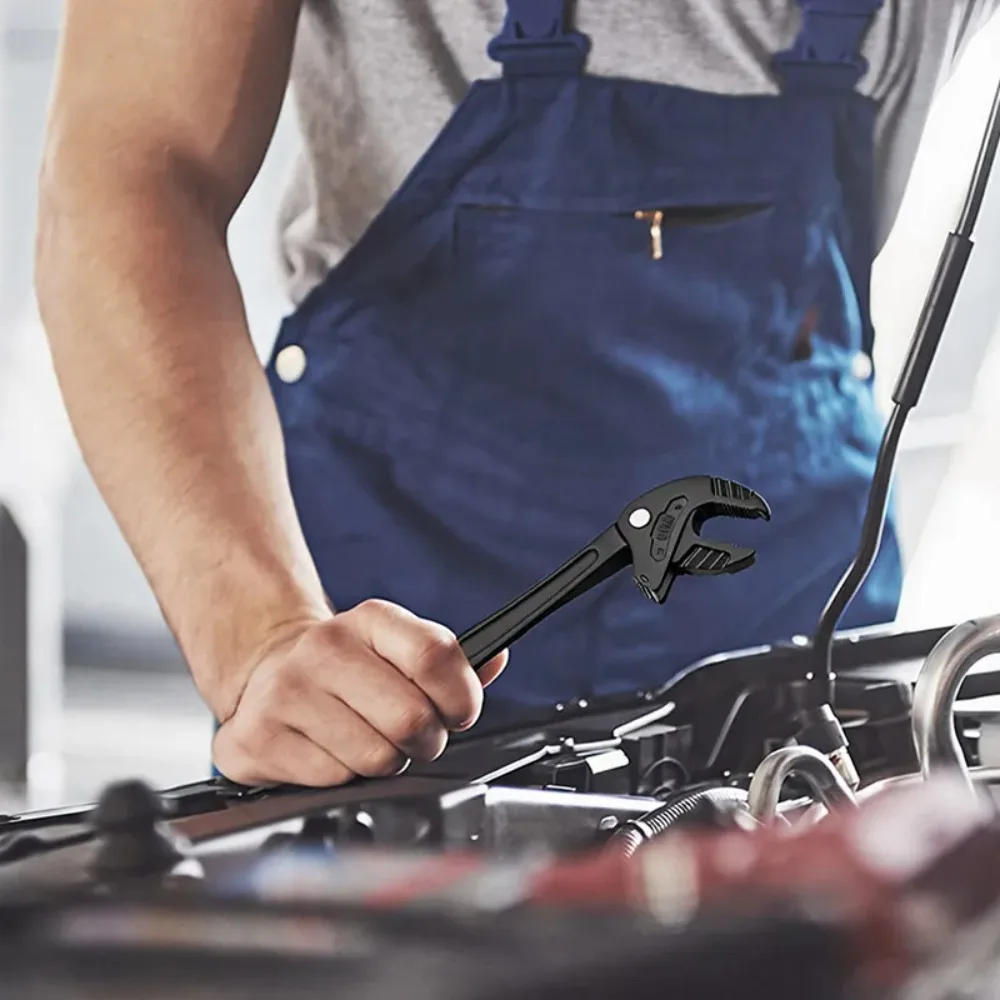 Industrial-Strength Black Crab-Claw Ratcheting Wrench: Exceptional Performance, Rapid Adaptability, Versatile Functionality
