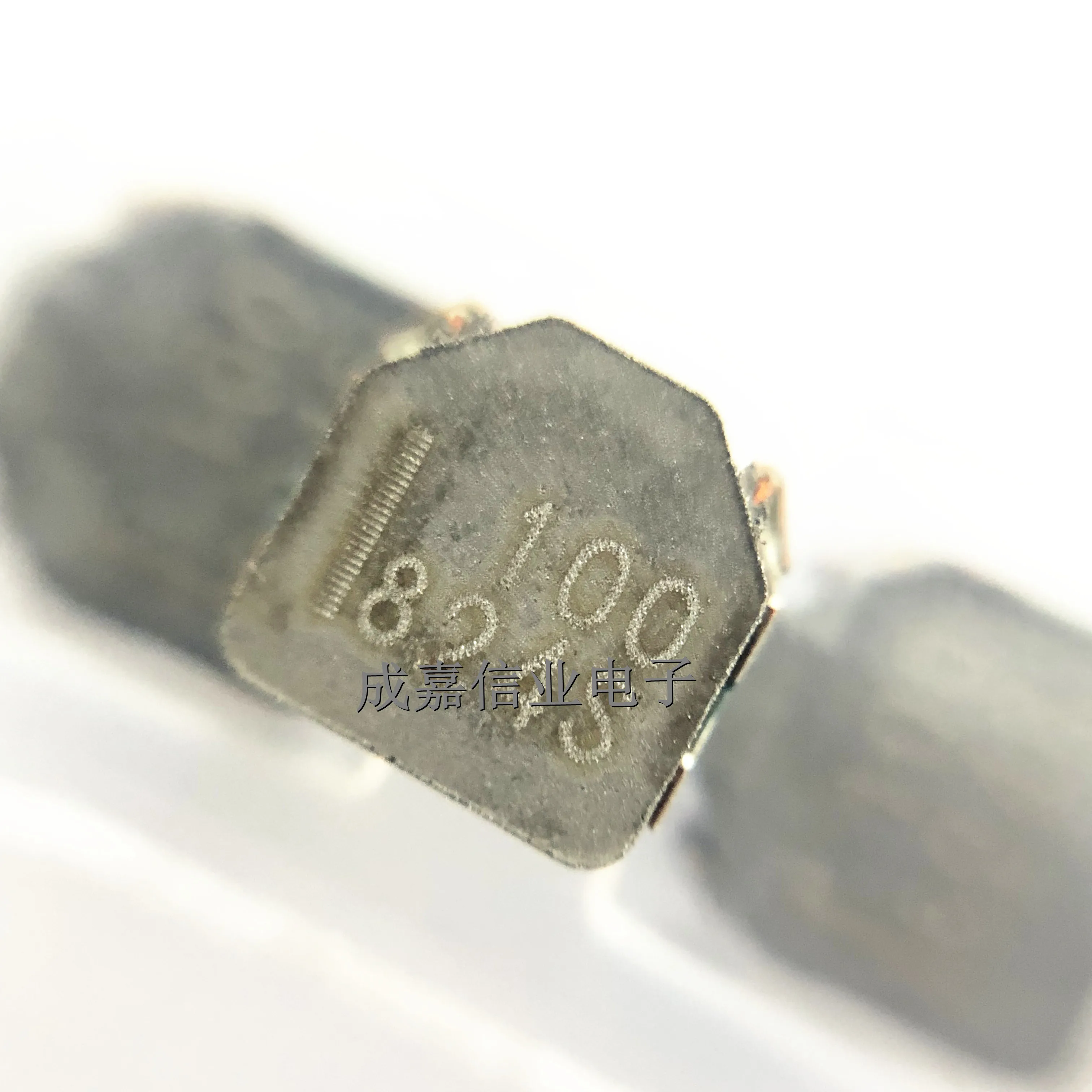 10pcs/Lot DFEH7030D-100M=P3 10uH 3A 20% AEC-Q200 Power Inductors - SMD Operating Temperature:- 40 C-+ 155 C