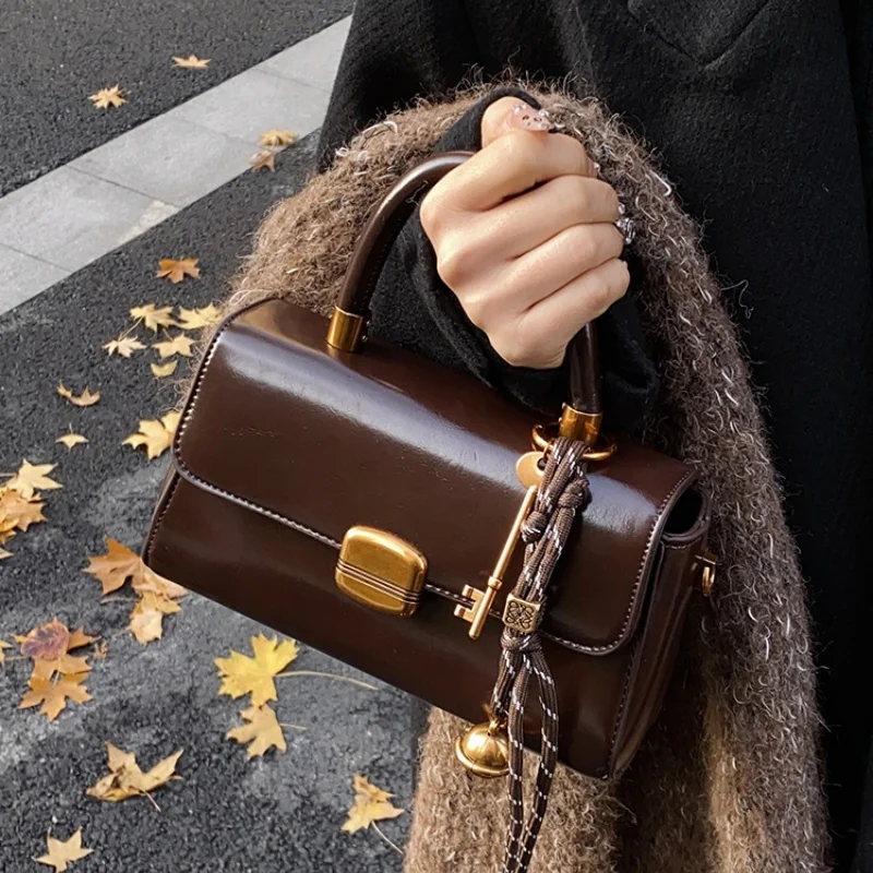 

Vintage Fashion Top-handle Bags For Women Flap Shape Shoulder Crossbody Bag With Pendant 2024 Winter New Luxury Designer Handbag